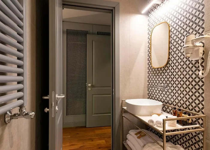 Hotel Loly Boutique 4*