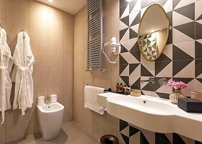 Loly Boutique Hotel 4*